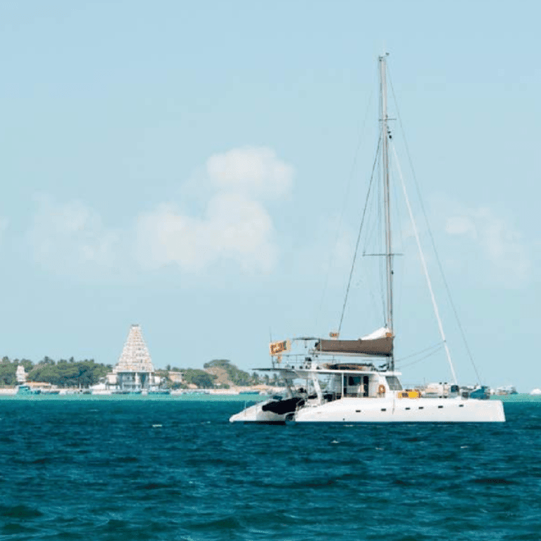 CATAMARAN & YACHT TOURS